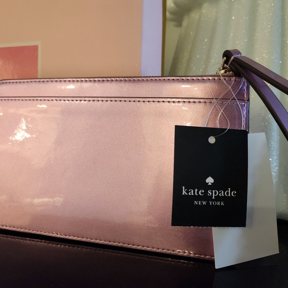 Kate Spade Wristlet in pale lilac patent leather. Giftable-New with tags & box! - Picture 5 of 7